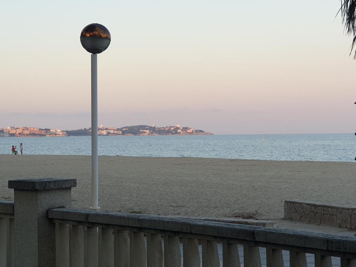 Apartamento 1ª Linea De Mar Cambrils Vilafortuny מראה חיצוני תמונה